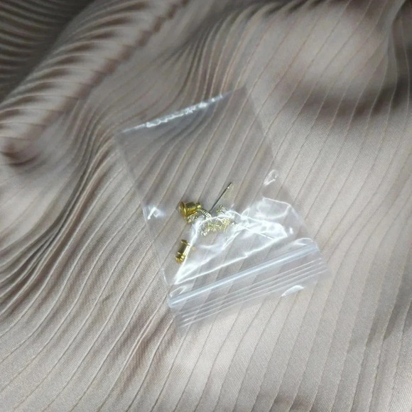 Fashion Crown Zircon Stud Yellow Gold Tone Earrings - Picture 15 of 15